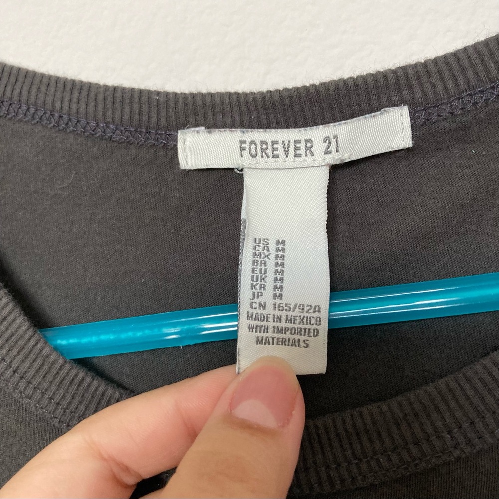 Forever 21 Tight US TOUR Graphic Tee - Picture 2 of 3